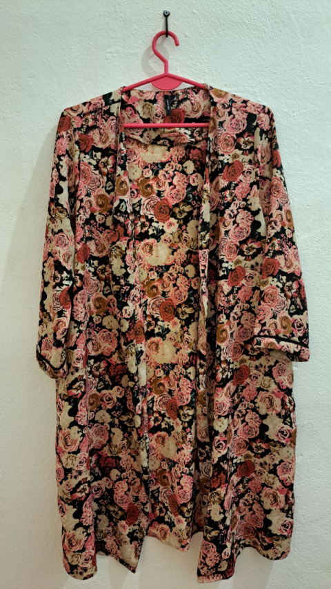 Cienka narzutka w kwiaty vero moda M Cienka narzutka w kwiaty vero moda M