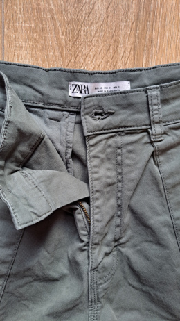 Oliwkowe bojówki ZARA 40