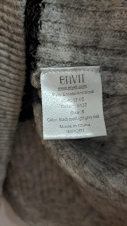 Sweter z wełną envii S